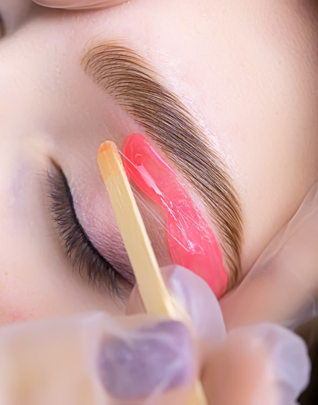 the-hands-of-the-master-white-gloves-stretch-the-e-2026-01-08-07-42-03-utc (1)